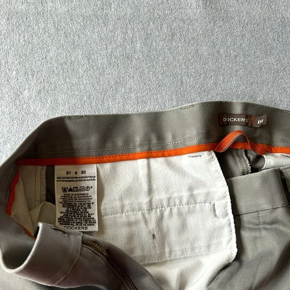 3 for 1 price: 3 pair of Men’s Dockers D3 classic fit khakis - Size 31x30. - Picture 4 of 11
